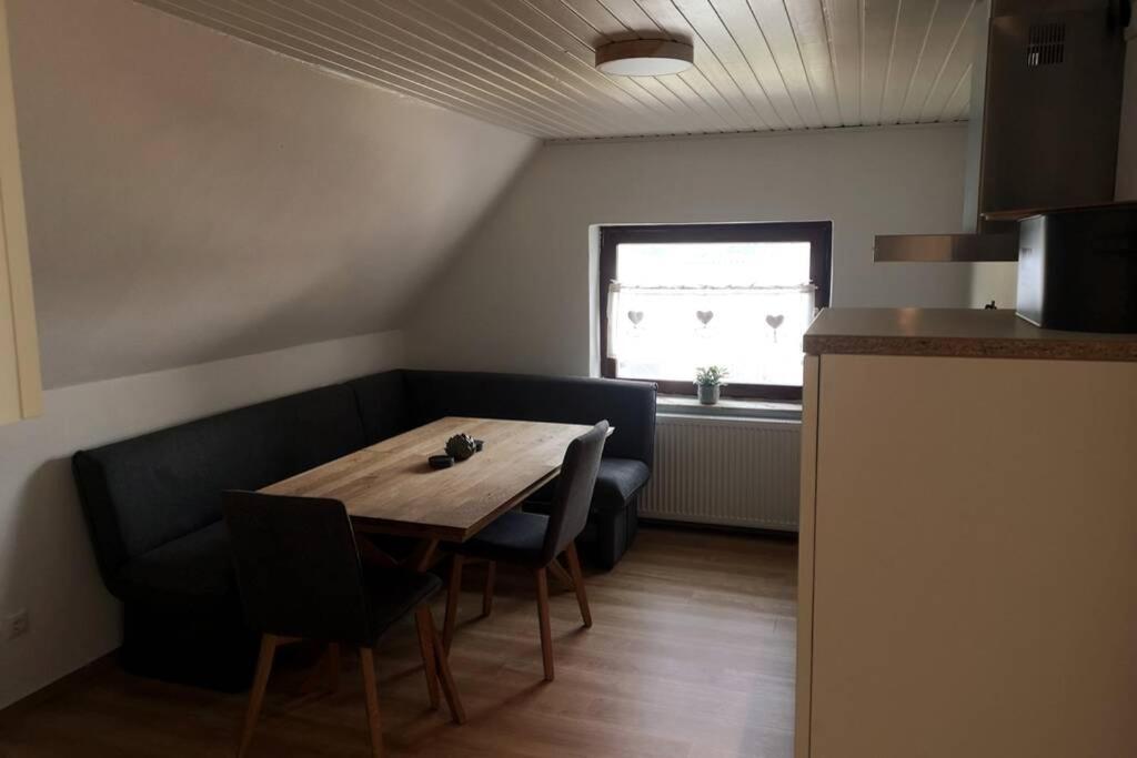 Ruhig Gelegene, Top Moderne Ferienwohnung - Hot Tub Und Sauna Gegen Aufpreis Neuhaus an Der Eger Esterno foto