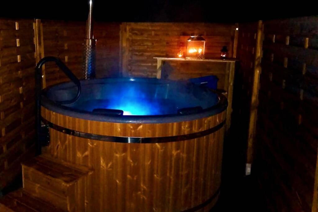 Ruhig Gelegene, Top Moderne Ferienwohnung - Hot Tub Und Sauna Gegen Aufpreis Neuhaus an Der Eger Esterno foto