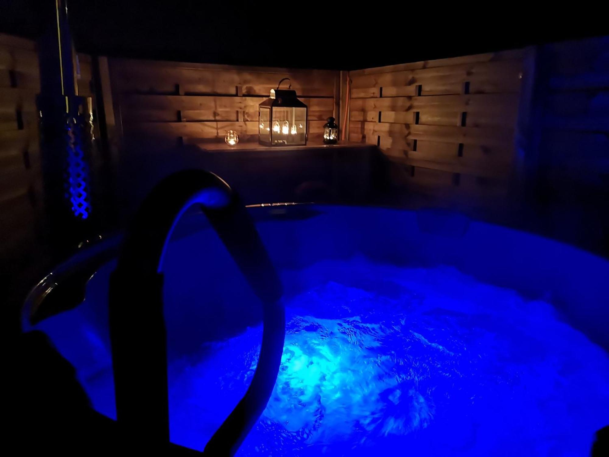 Ruhig Gelegene, Top Moderne Ferienwohnung - Hot Tub Und Sauna Gegen Aufpreis Neuhaus an Der Eger Esterno foto